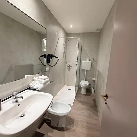 Otel Confidence Europa 3*